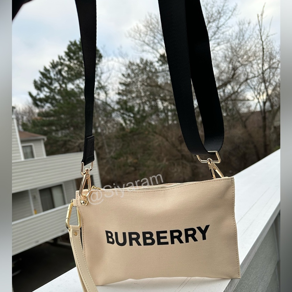 Burberry crossbody bag/ cosmetic bag/ travel bag/ shoulder bag - Picture 3 of 8